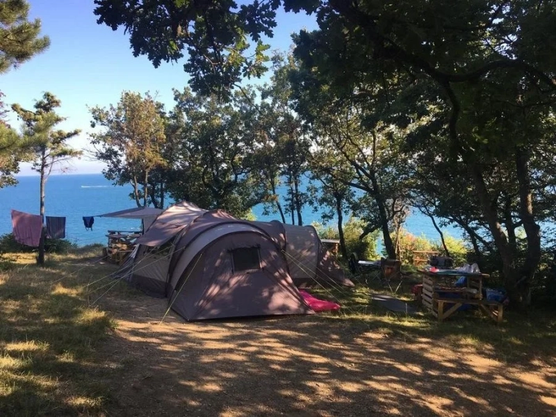Лучшие кемпинги на Черном море в Краснодарском крае и Крыму