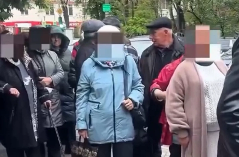 Онкобольные в Краснодаре ночуют у забора диспансера