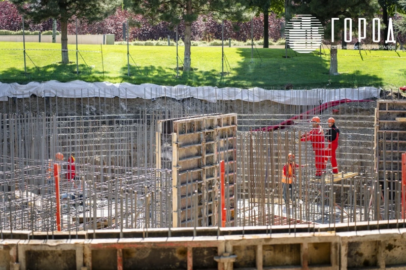 Сергей Галицкий строит фонтан с 25-метровой колонной в парке «Краснодар»